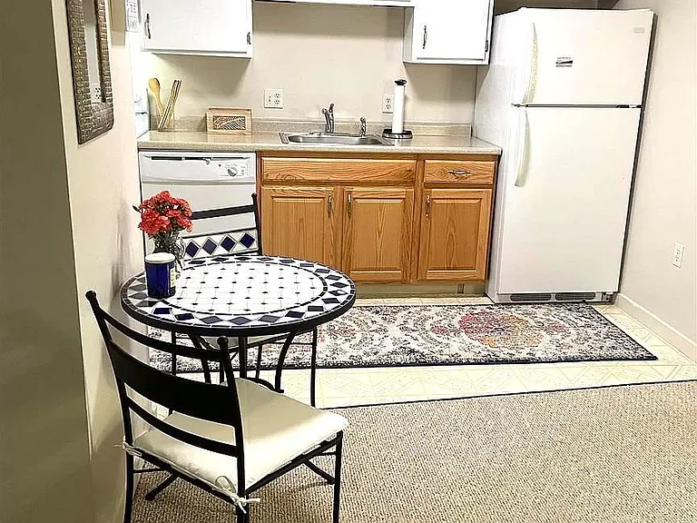 11 Saint James Pl #11 — Photo 4