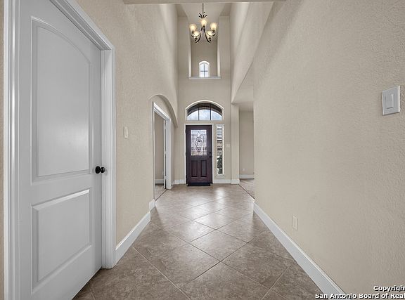 3rd image of 2721 Saddlehorn Dr