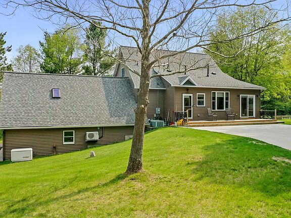 3rd image of 950 E Wexford Ave