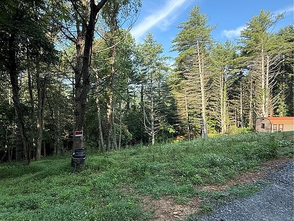 2nd image of 915, 951 QC Smith Road