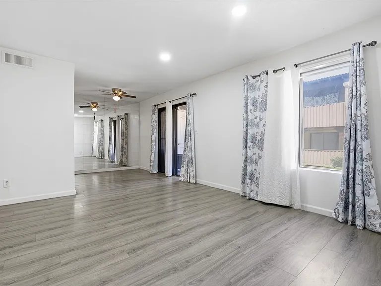 3102 E Clarendon Ave #110 — Photo 8