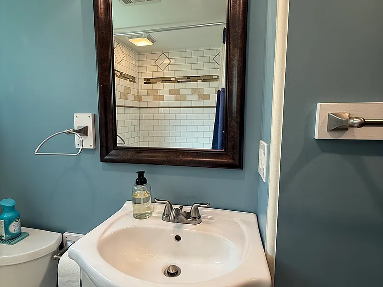 1652 Galbraith Ln — Photo 18