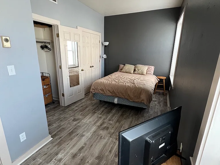 125 W 10th St #208 — Photo 8
