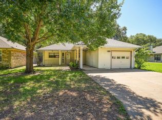 504 Leah Ln, Smithville, TX 78957
