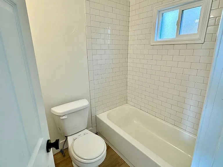 420 W 20th St #3 — Photo 5