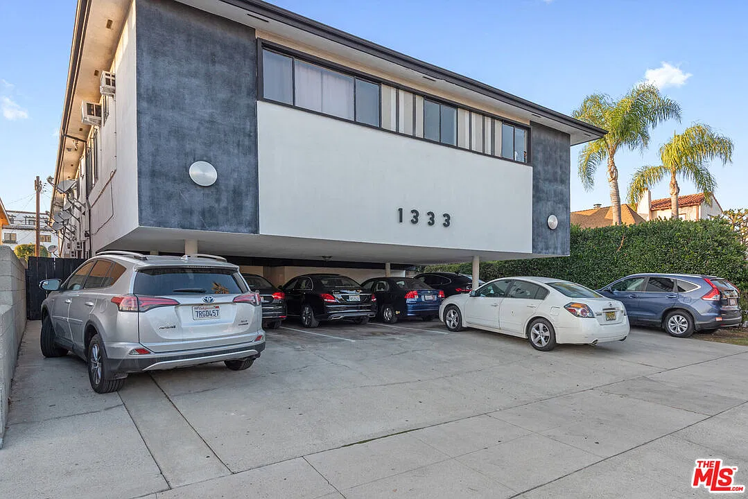 2 bed, 2.0 bath, 1000 sqft, $3,600 — Photo 4