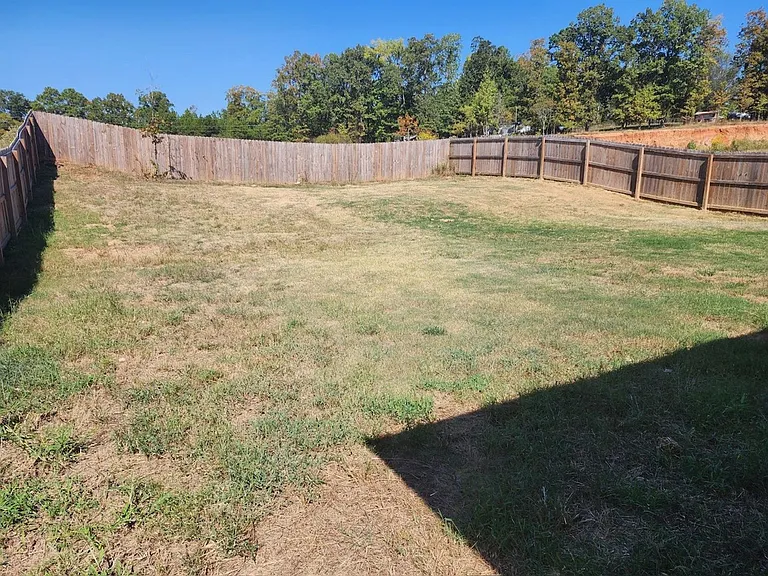 1072 Huntington Dr — Photo 11