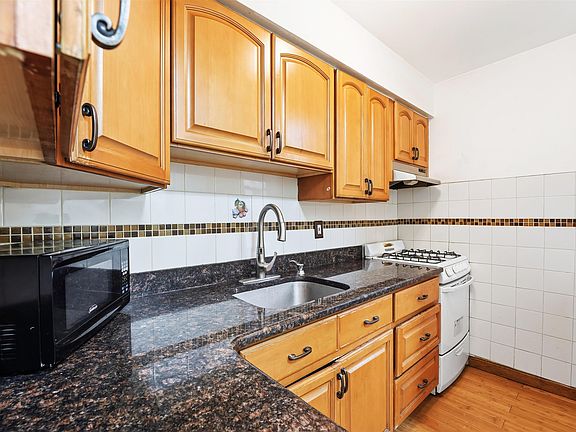 4th image of 121 Garrison Ave APT 204