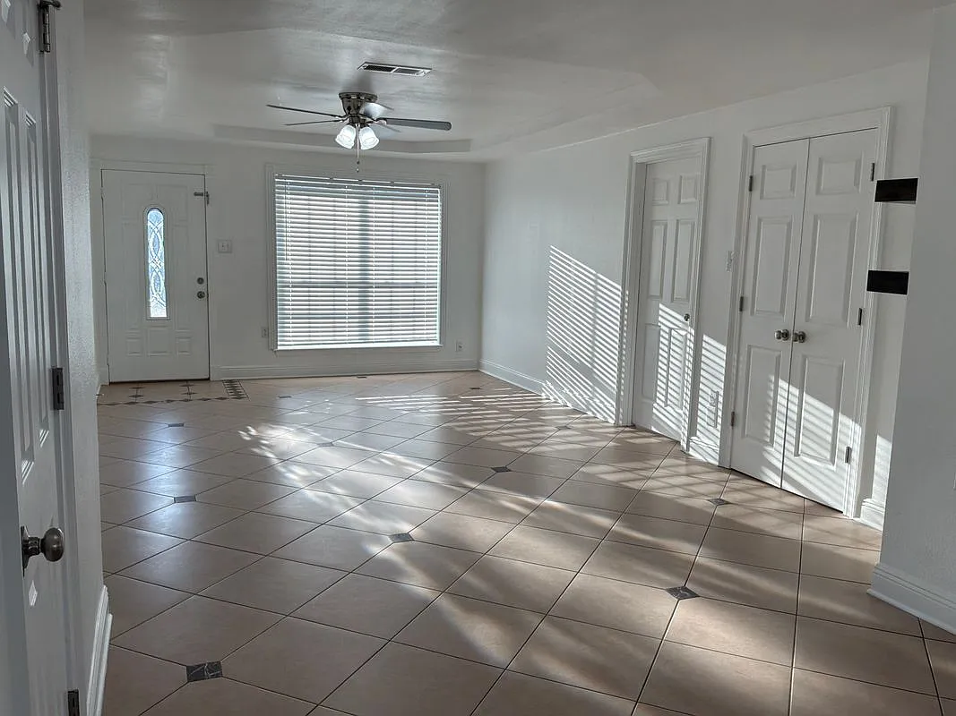 3 bed, 2.0 bath, 1500 sqft, $1,900 — Photo 3