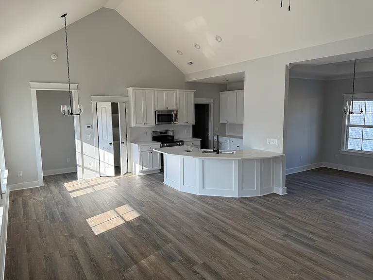 3030 Fincher Dr — Photo 2