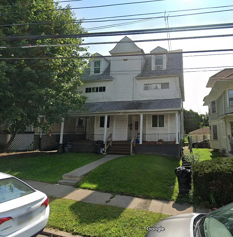 3 bed, 1000 sqft, $1,150 — Photo 1