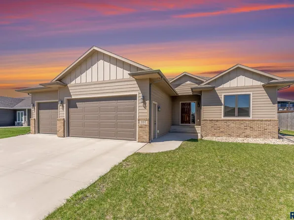 207 S Shebal Ave, Harrisburg, SD 57032