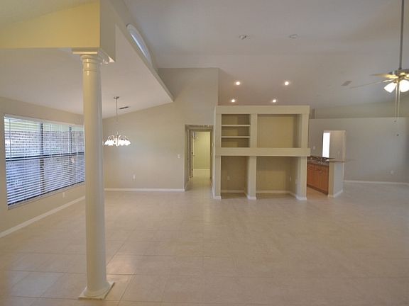 2nd image of 2505 Chateau Dr