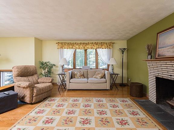 3rd image of 84 Shaw Ave