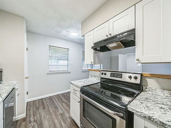 3rd image of 2630 Northview Dr