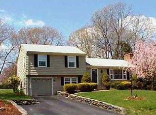 48 Briarbrook Dr, North Kingstown, RI 02852