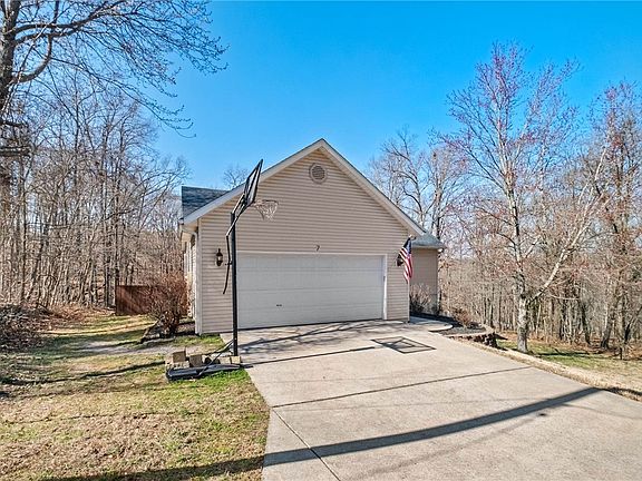 3rd image of 7 Bradwell Ln