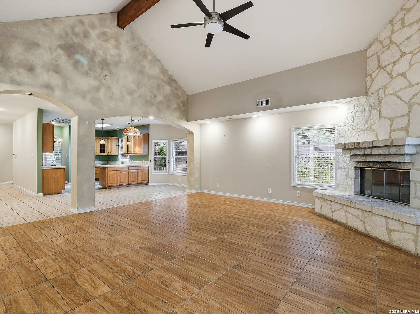 4 bed, 2.5 bath, 2639 sqft, $2,100 — Photo 4