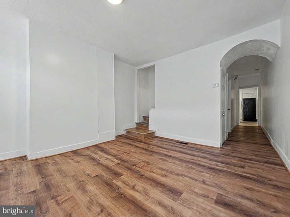 2nd image of 1918 Penrose Ave
