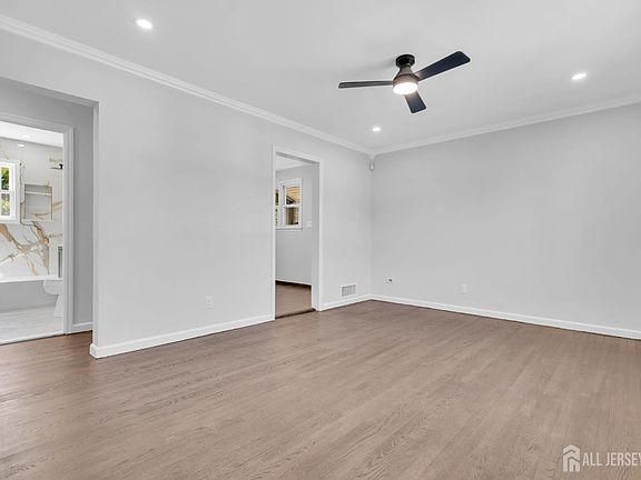 4th image of 2708 Maple Ave