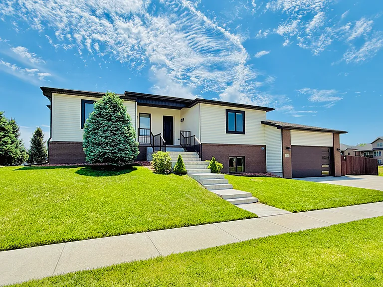 2961 Valley Stream Dr — Photo 1