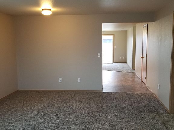 4th image of 8204 Langara Dr