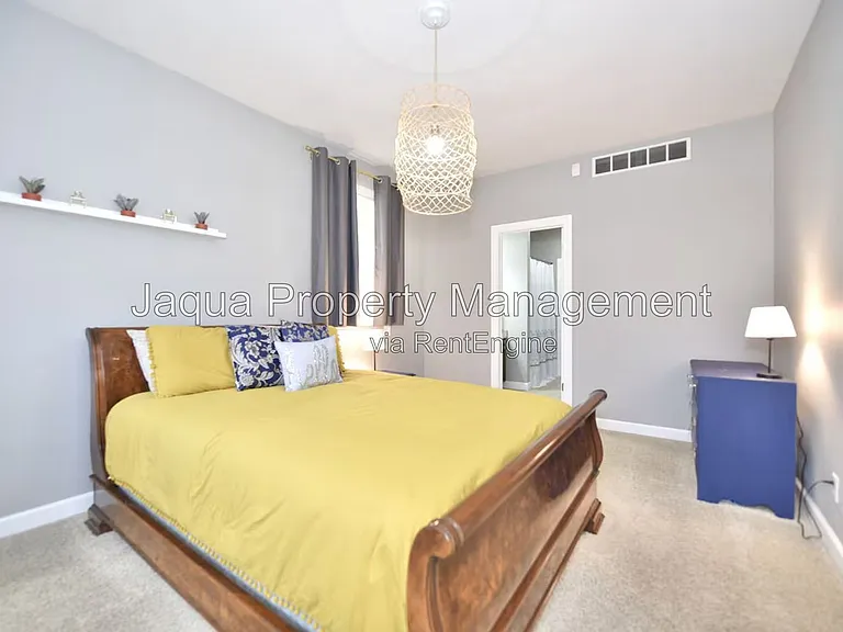380 Market Pl — Photo 6
