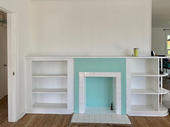 Interior Photo - Built-in Bookshelves