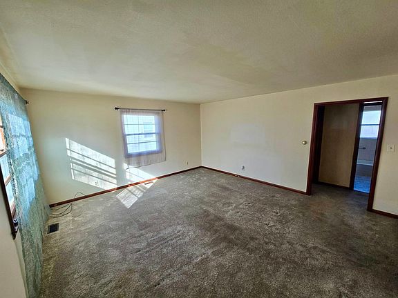 2nd image of 1215 N Park St