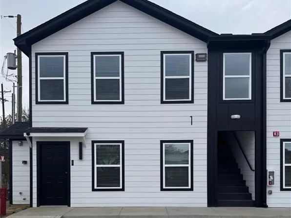 104 Village Dr, Longview, TX