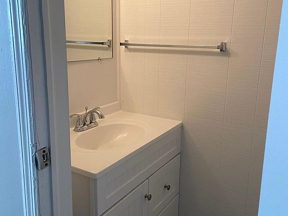 4th image of 29 Charleston Sq #56