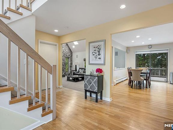 4th image of 12 Jason Woods Rd