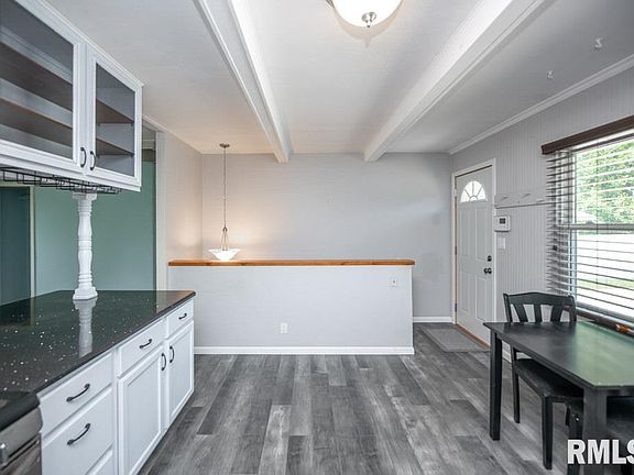 3rd image of 3705 W Carmel Ave