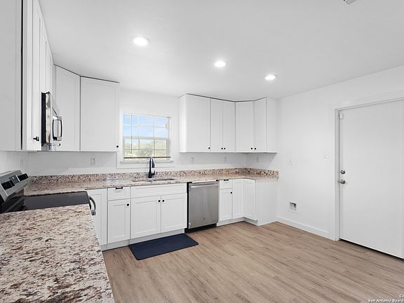 5th image of 502 E Palfrey