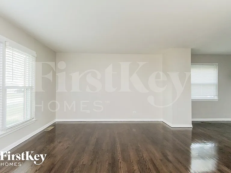 454 Springfield St — Photo 3