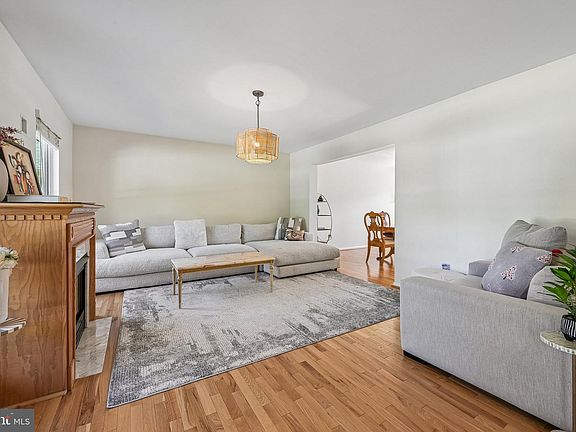 4th image of 128 Ladds Ln