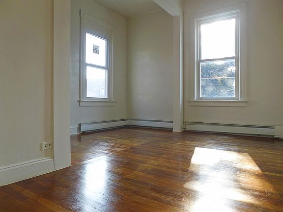 2nd master bedroom, next to the 1st one