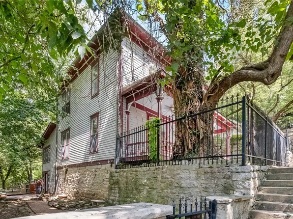 4 Armstrong St, Eureka Springs, AR 72632