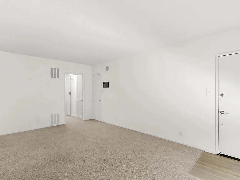 1226 McClellan Dr #5 — Photo 3