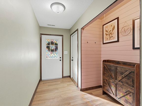 4th image of 6911 Wolfsboro Ln