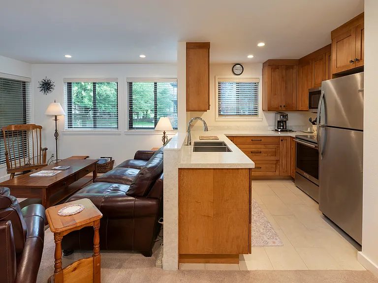 1428 Cottonwood Condominium Dr — Photo 4