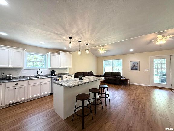 5th image of 312 McVicker Dr
