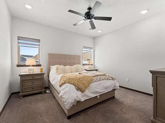 5th image of 6203 S Vineyard Ave