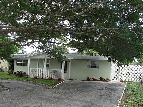 2nd image of 19037 SE Hillcrest Dr