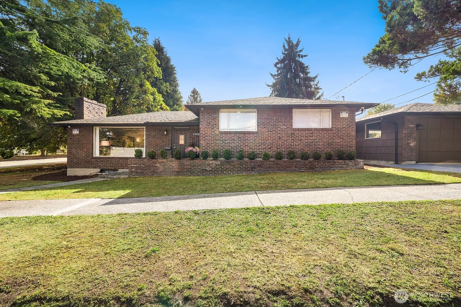 4302 SE Thompson Avenue photo 1