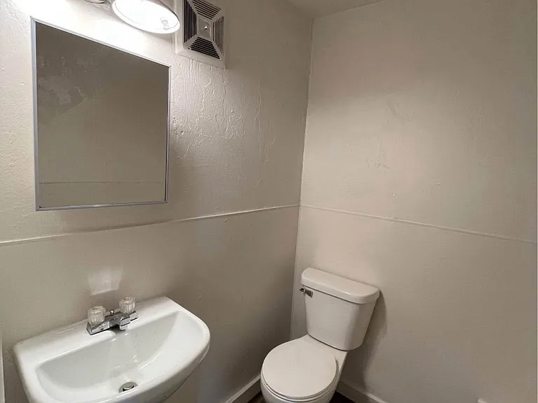1717 Main St #1 — Photo 4