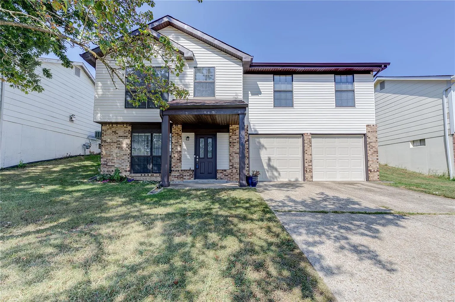 2529 Plymouth Dr photo 1