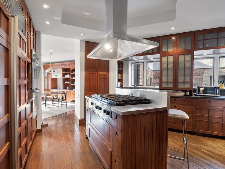 157 E 81st St #8 — Photo 9