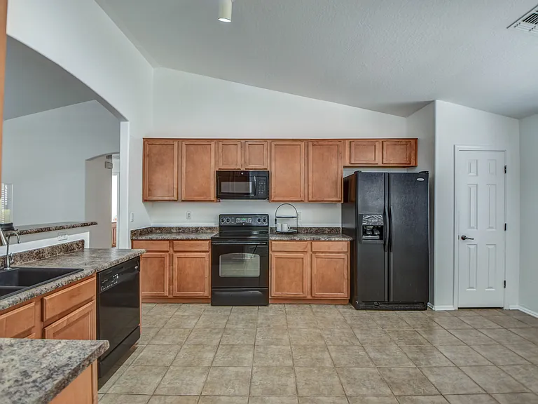 4937 W Nancy Ln — Photo 4