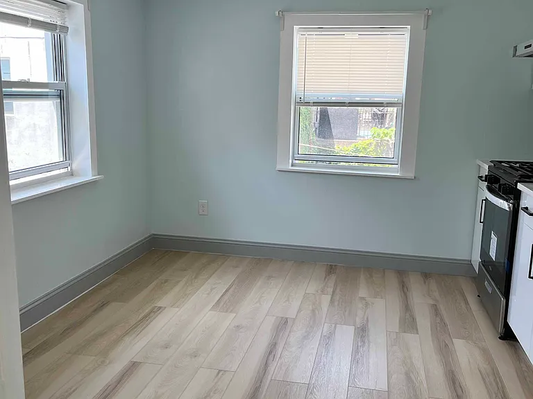1406 S 15th St — Photo 16